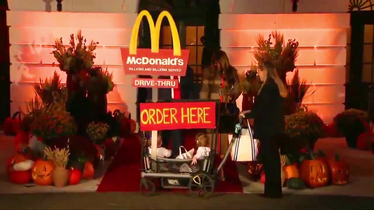 BEST COSTUME BY FAR!!!🎃😂😂😂