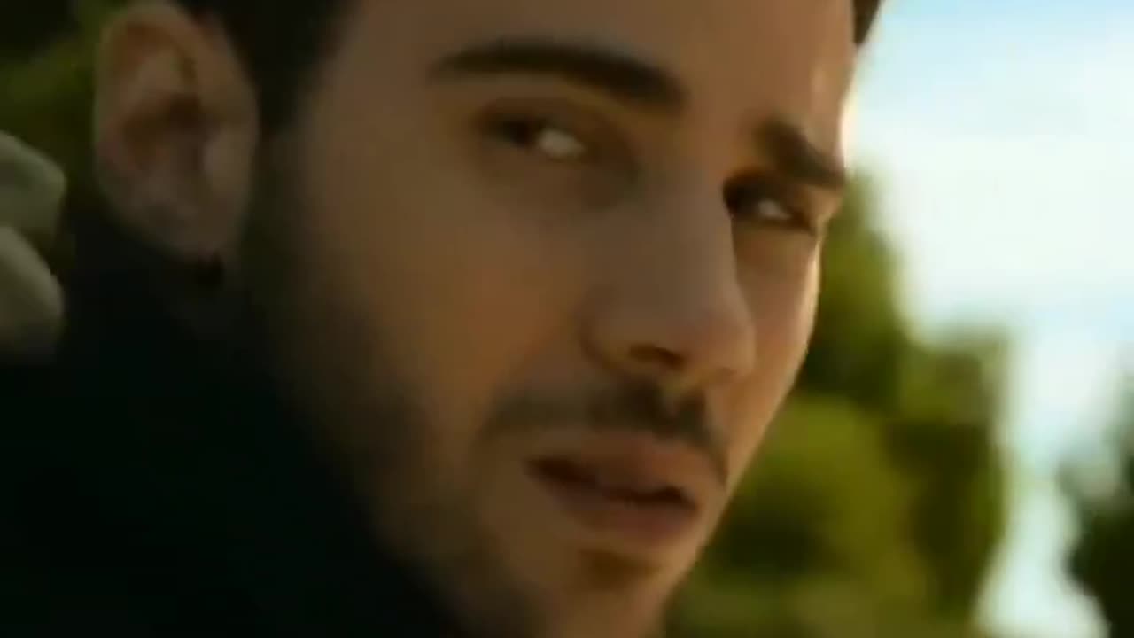 Did you see what's written on her leg?