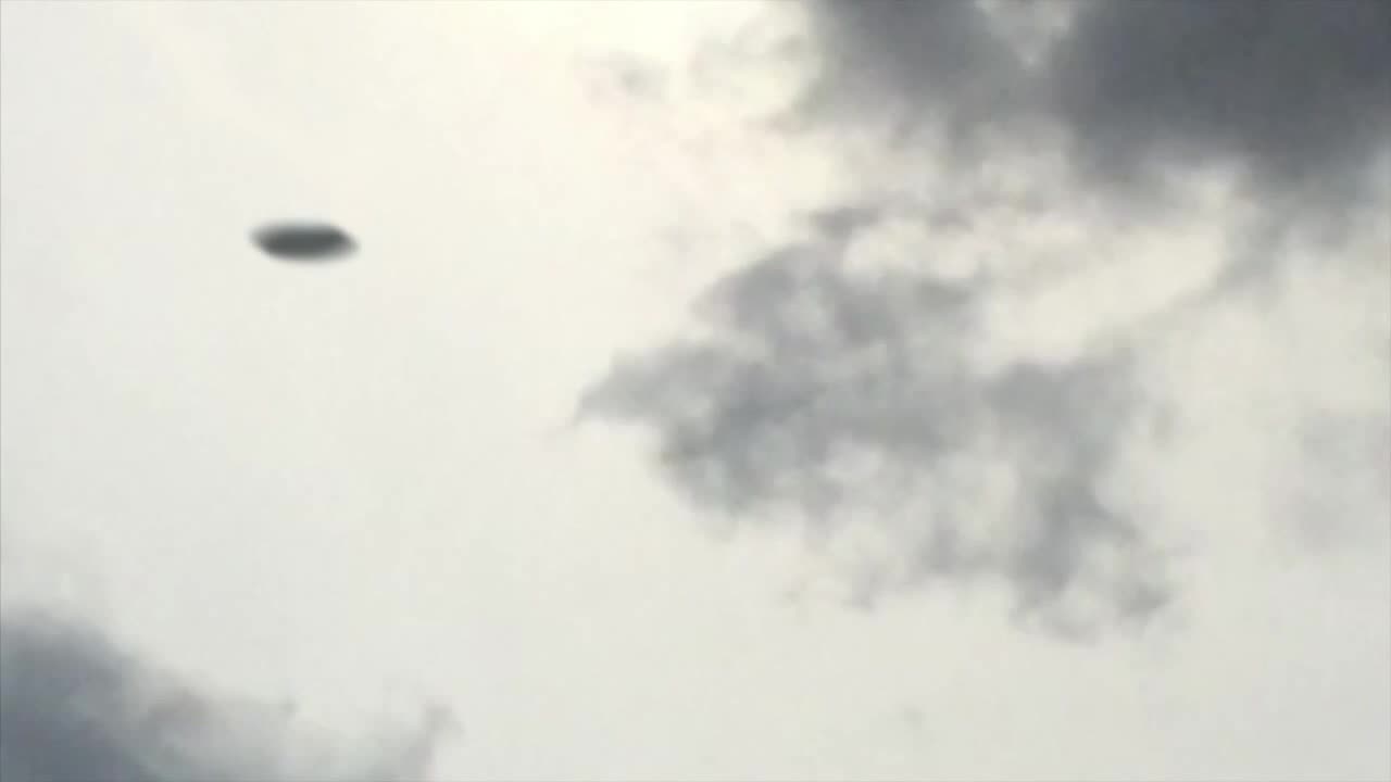 BRAKING NEWS A UFO CATCH ON CAMERA IN CANADA