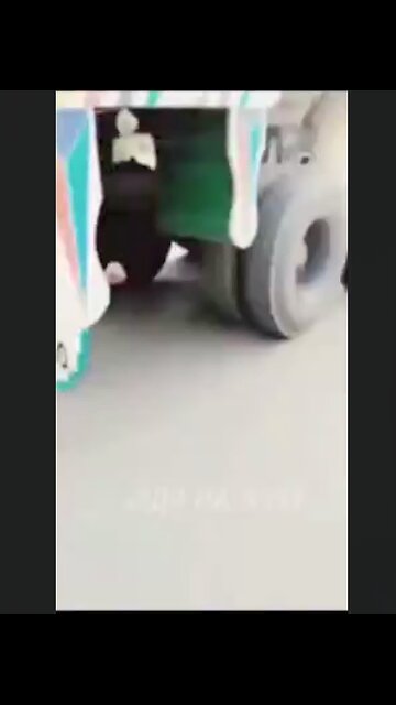 This might just be the most stupid thing I have ever seen someone do😳