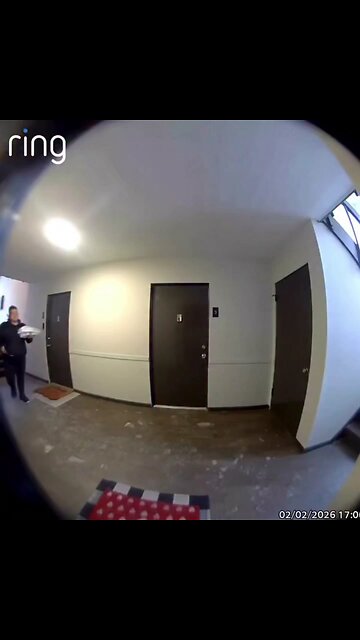 Nastyyyy 🤮 we don’t want no 😻 with our food !!!!Door Dash count yo days !!!!