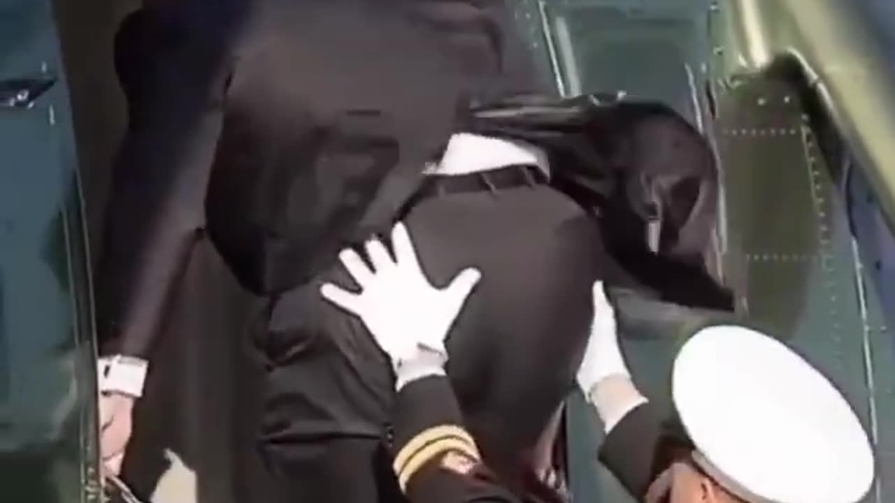 Dear Trumpusha, Let Me Hold You by the Butt... ❤️😂