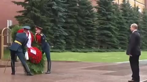 Russian President Vladimir Putin stood in the rain to honor World War II heroes in Moscow