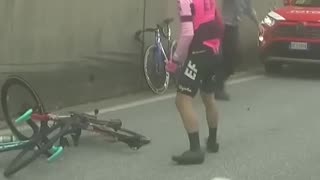 Incredible: OUCH 😩 Bettiol is knocked off his bike by an official who was helpin