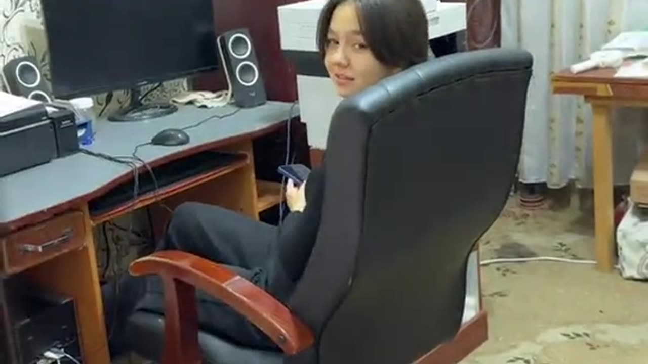 😱👀 Paranormal Shadows Appear During Ouija Session | TheHauntingHour