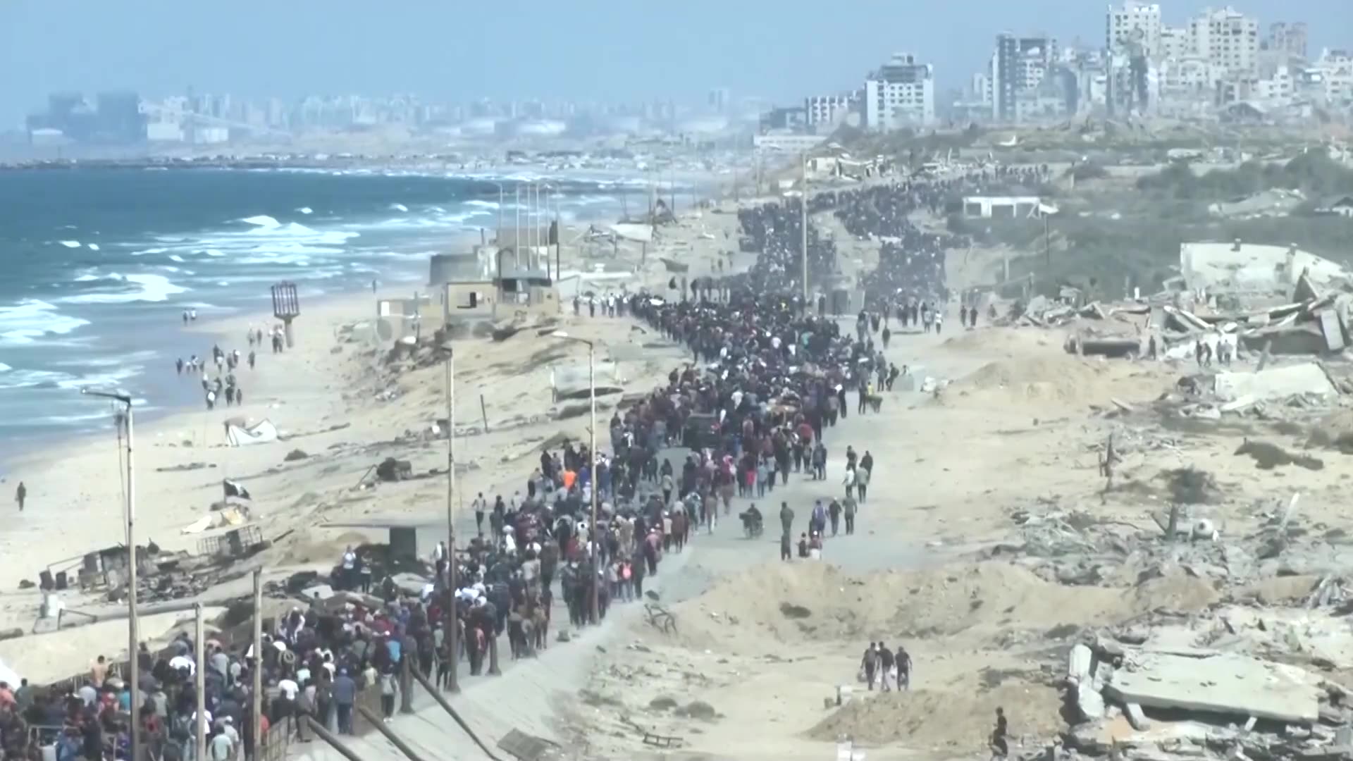 Thousands returning to Gaza City as Israeli troops withdraw