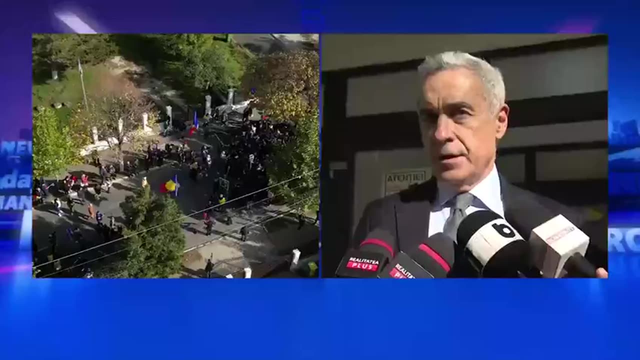 Romania's Călin Georgescu speaks to large crowd of supporters