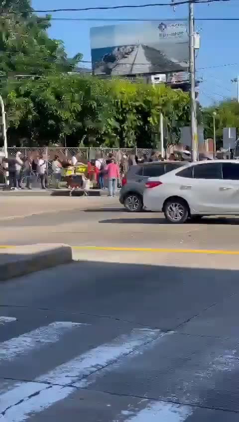 Largas filas por entradas gratuitas a la Lectura del Bando