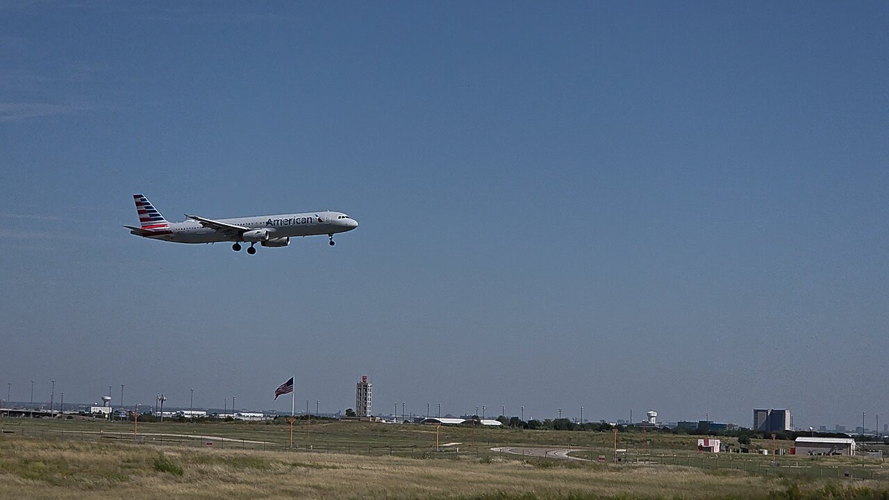 AMERICAN 1412 landing