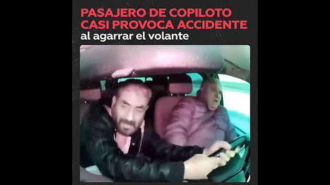 Pasajero agarra el volante sorprendiendo a conductor de Uber