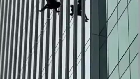 Window Washers Rescued 15 Stories Above the Ground After Scaffolding Malfunctions