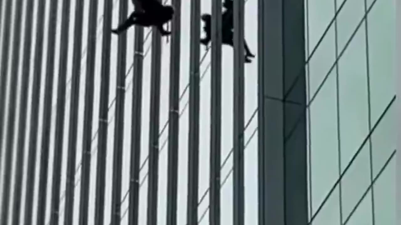 Window Washers Rescued 15 Stories Above the Ground After Scaffolding Malfunctions