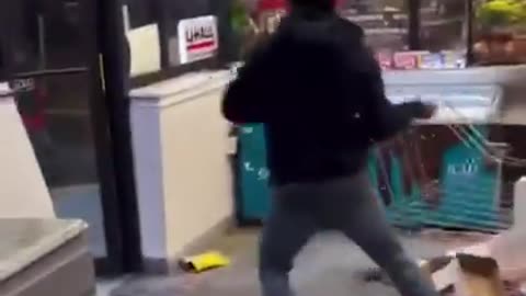 "Youths" Ransack Atlanta Convenience Store in Fight Against Racism