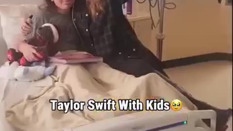 Taylor Swift always stops to take a photo with kids💖