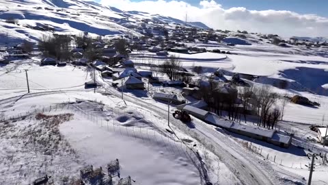 Heavy snowfall in eastern Turkey blocks roads to thousands of villages