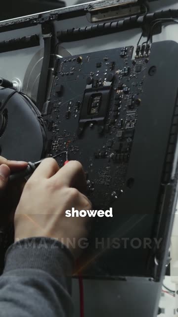 The Photoelectric Effect Was Discovered by Accident — Light That Kicks Out Electrons ☀️