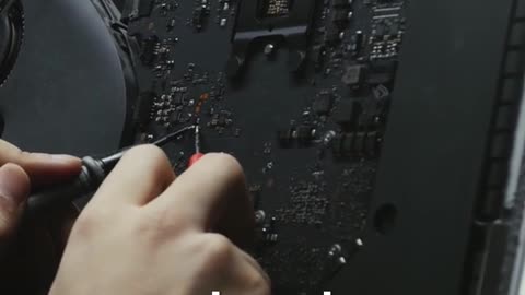 The Photoelectric Effect Was Discovered by Accident — Light That Kicks Out Electrons ☀️