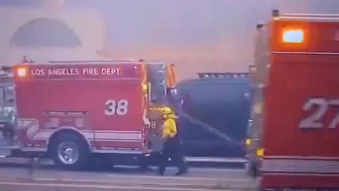 The Los Angeles Fire Department uses handbags to collect water to extinguish the fires.