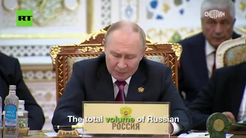 Vladimir Putin annuncia che nazioni dell'Asia centrale stanno abbandonando il dollaro