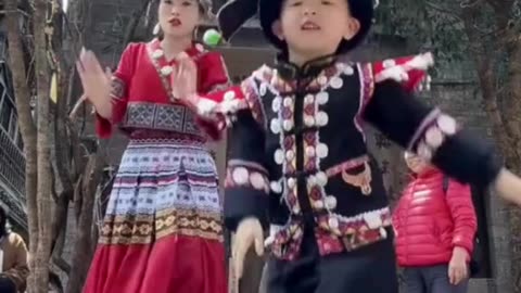 A boy and his aunt’s traditional dance welcomes you to Fenghuang Ancient Town! 🏯✨ #CulturalMagic