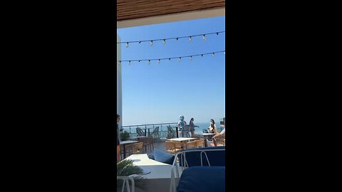 windy here today in pattaya i am having a pool day i am staying on 3 rd