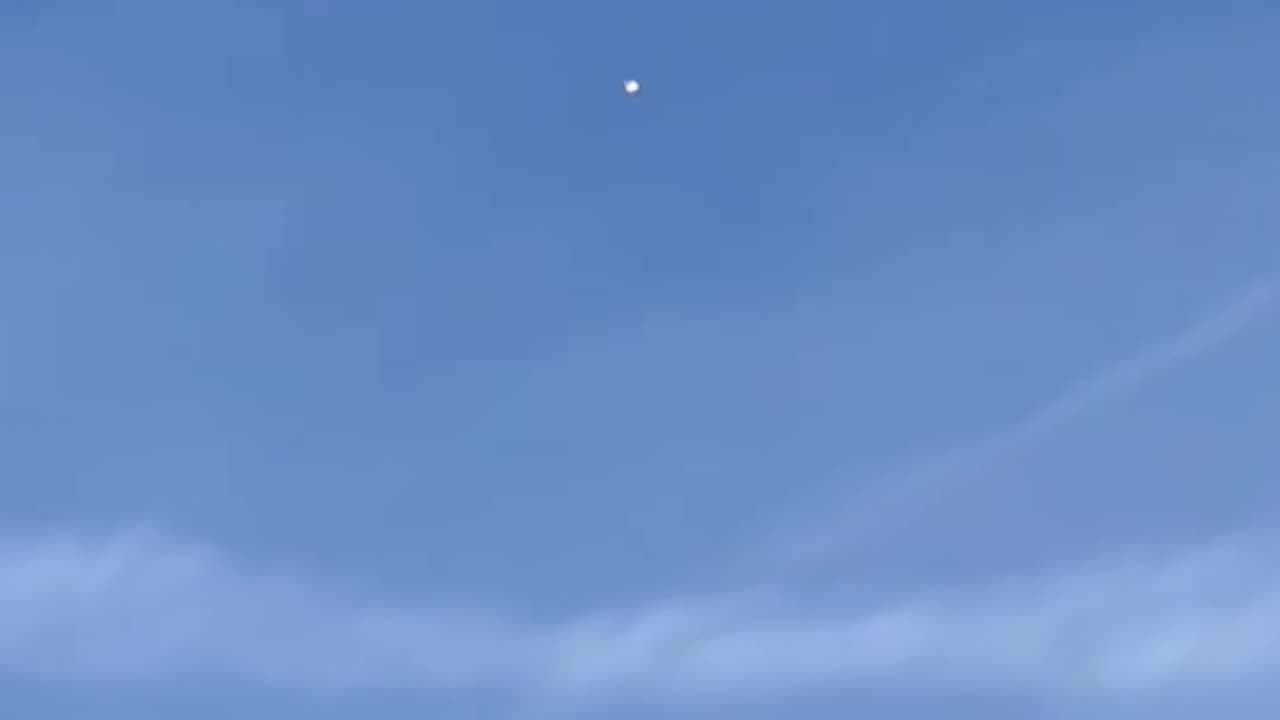 🚀👽 Strange Cube-Shaped UFO / Drone Seen Floating Above Sarasota, Florida - What's the Explanation? |