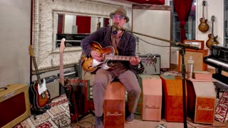 A Jazz Guitar, Loop Station & The Only Drum For Solo Artists! 🎸🎶🪘