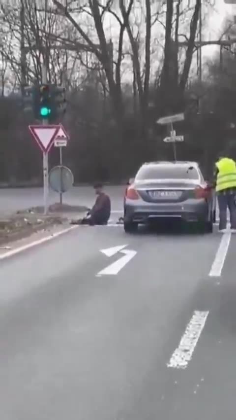 🇩🇪 Ne me dérangez pas, je dois prier Allah!