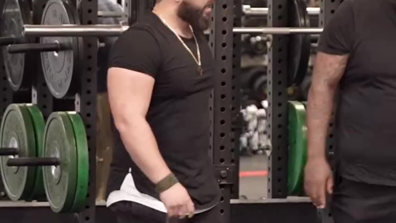 Hilarious Gym Prank: Lifting Fake Weights