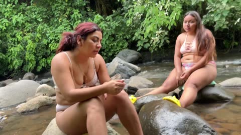 Sexy girls very hotttt.............