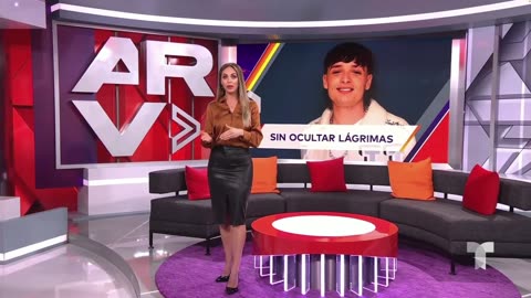 Jessica Not Only Likes Boots But Leather As Well 3 of 3