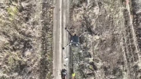 🇷🇺🇺🇦 A Russian drone downed a Ukrainian drone using a can of stew