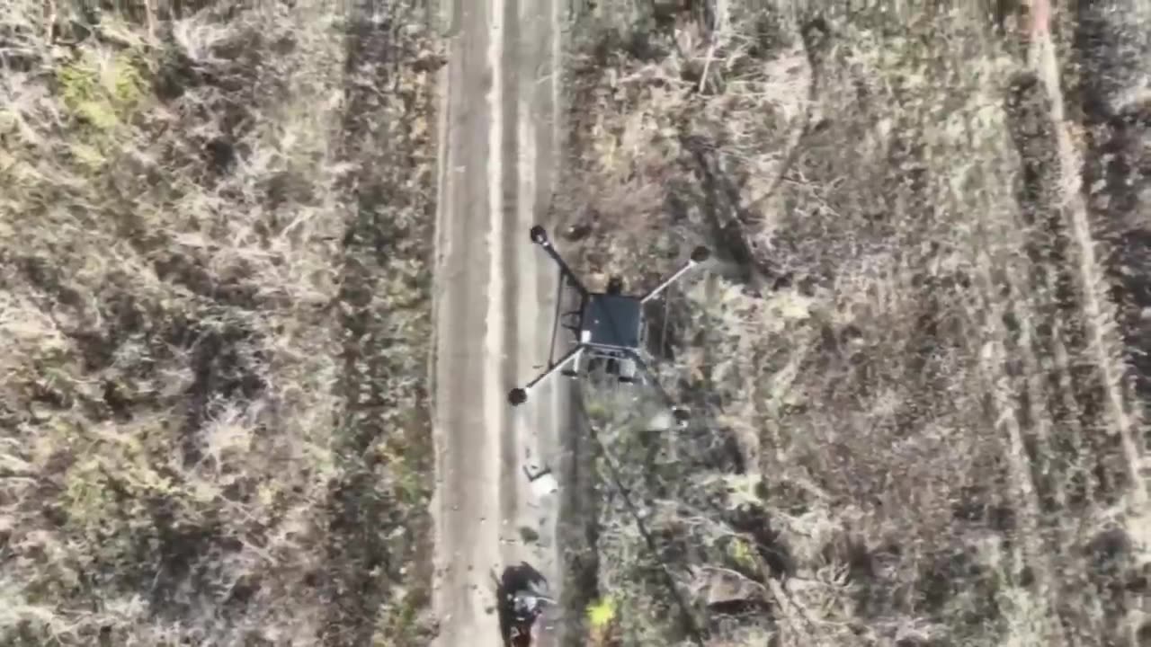 🇷🇺🇺🇦 A Russian drone downed a Ukrainian drone using a can of stew