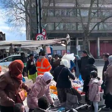 Are there still British people in London?