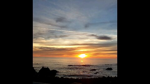 Sundown on the Pacific November 9th, 2025. The Fort Bragg California four minute Sunday sunset show.