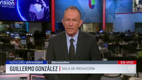 Hombre intenta romper la ventana de un avión en pleno vuelo: pasajeros lograron detenerlo