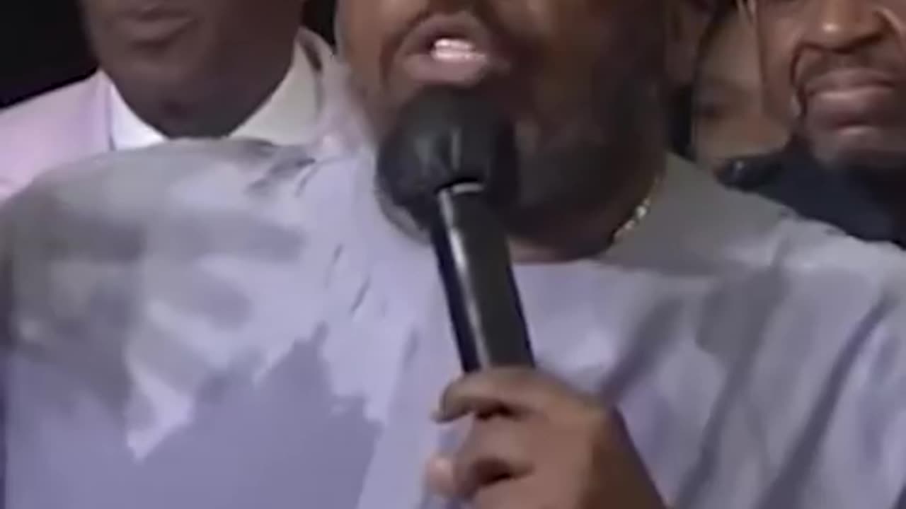 Bishop Marvin Sapp telling ushers to close the doors until donation goal of $40,000 is reached