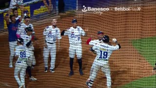 José Sibrián dio su primer jonrón del año