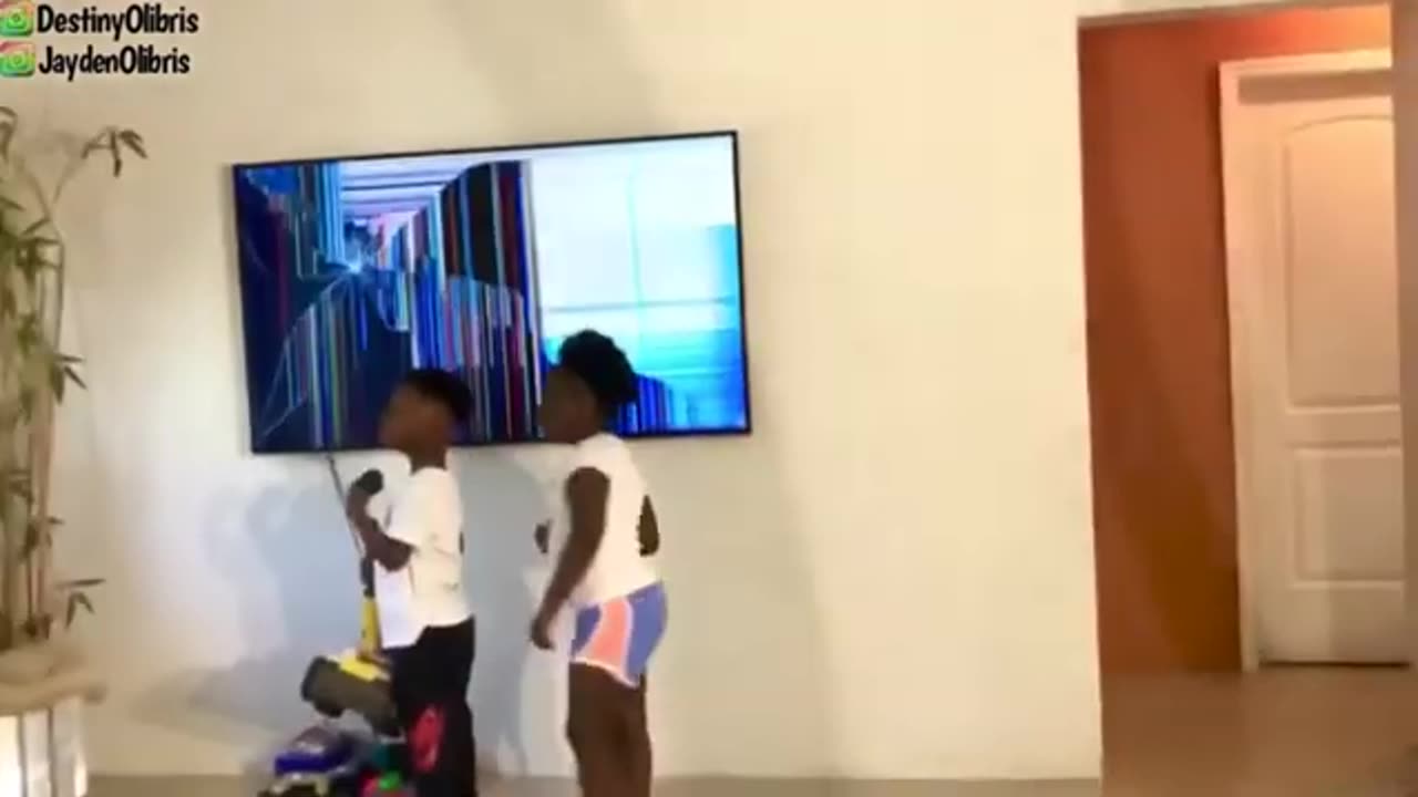 BROKEN TV PRANK ON DAD! 😱