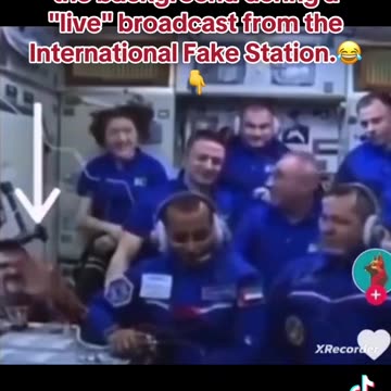 Astronauti in posa fluttuante