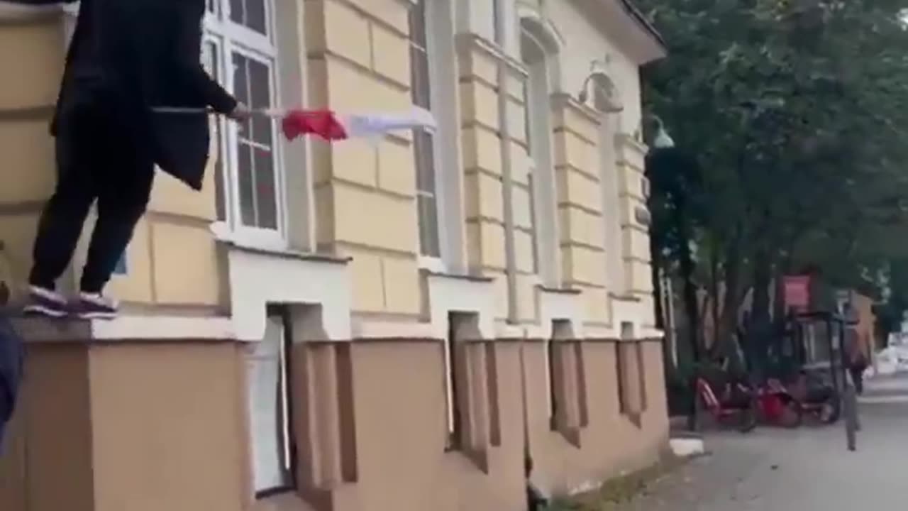 Poland — Locals Remove Left-Wing Rag That Had No Place There