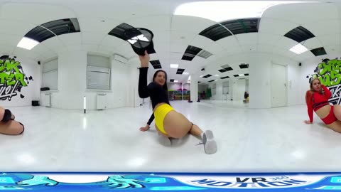 HOT BABES TWERKING IN 360° _ TRY TO KEEP UP_ 8k