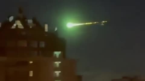 Mysterious Green Object Spotted in Moscow Sky Shocks Witnesses