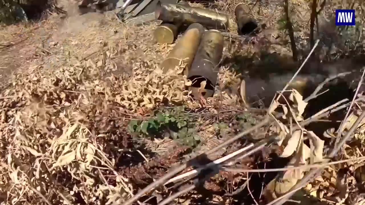 Gyacint-S self-propelled gun crew on combat mission