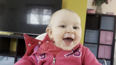 Baby Kayla Tries Cake for the First Time — Adorable Close-Up Reaction! 🍰💛