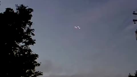 🛸 Possible UAP filmed in Cincinnati, OH on 8/3/2019. The video shows 4 ...