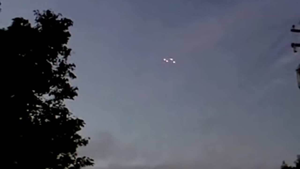 🛸 Possible UAP filmed in Cincinnati, OH on 8/3/2019. The video shows 4 ...
