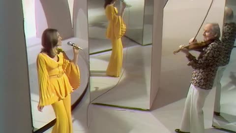 Olivia Newton-John & Stéphane Grapelli - Honey Pie (French TV, March 27th, 1973)