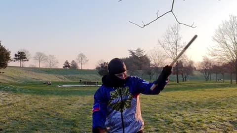 « Comme Merlin, Emrys avance : calme dans l’esprit, puissant dans l’action.