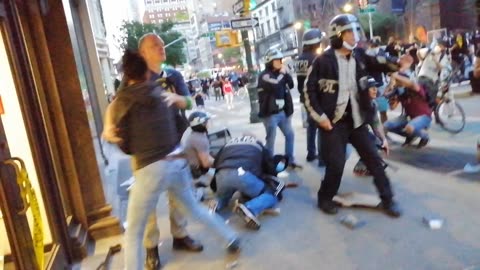 NYPD New York Cops Get Protester Looter